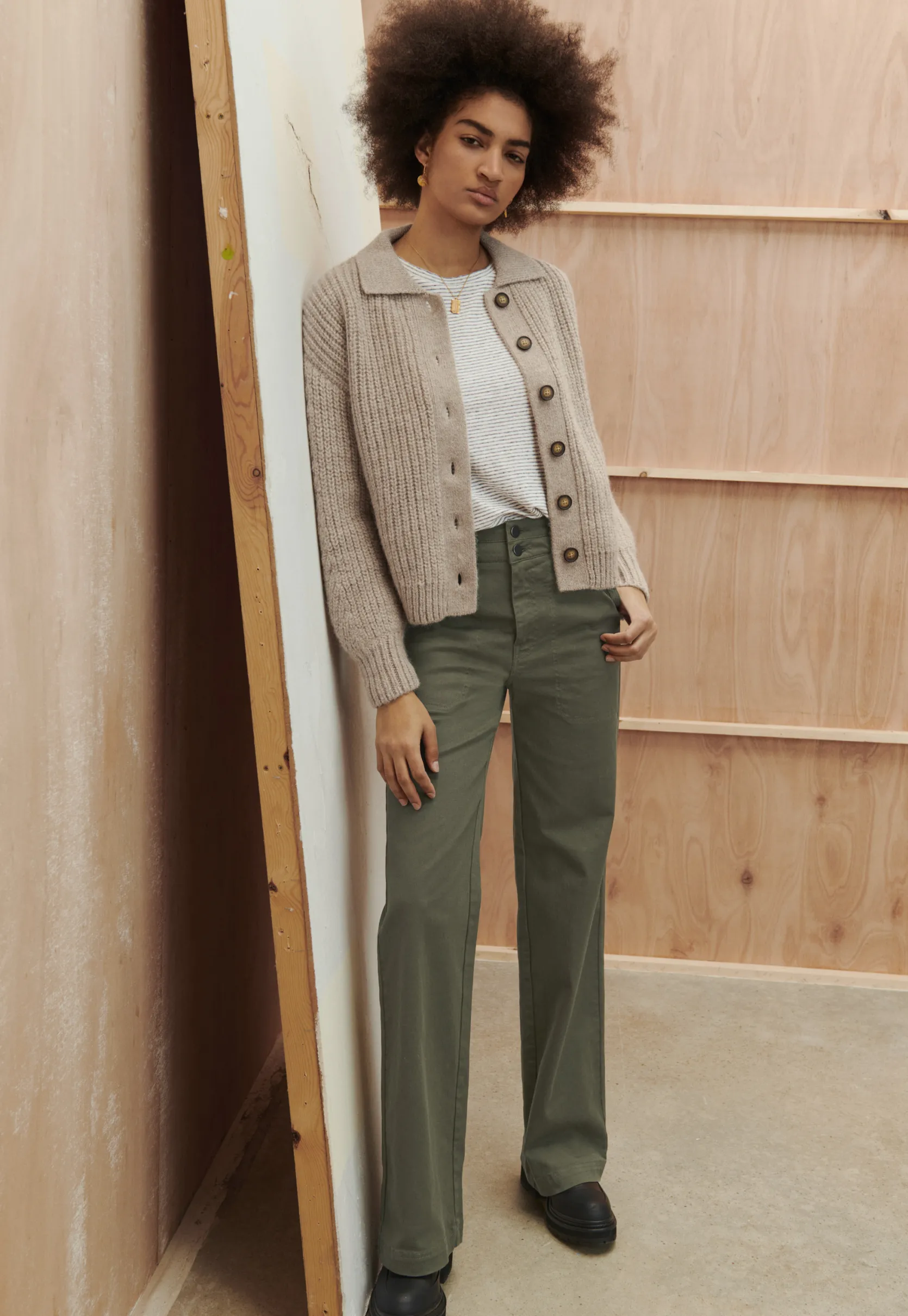 collared_cardigan_3.webp Women Wrap London Knitwear*Collared Cardigan