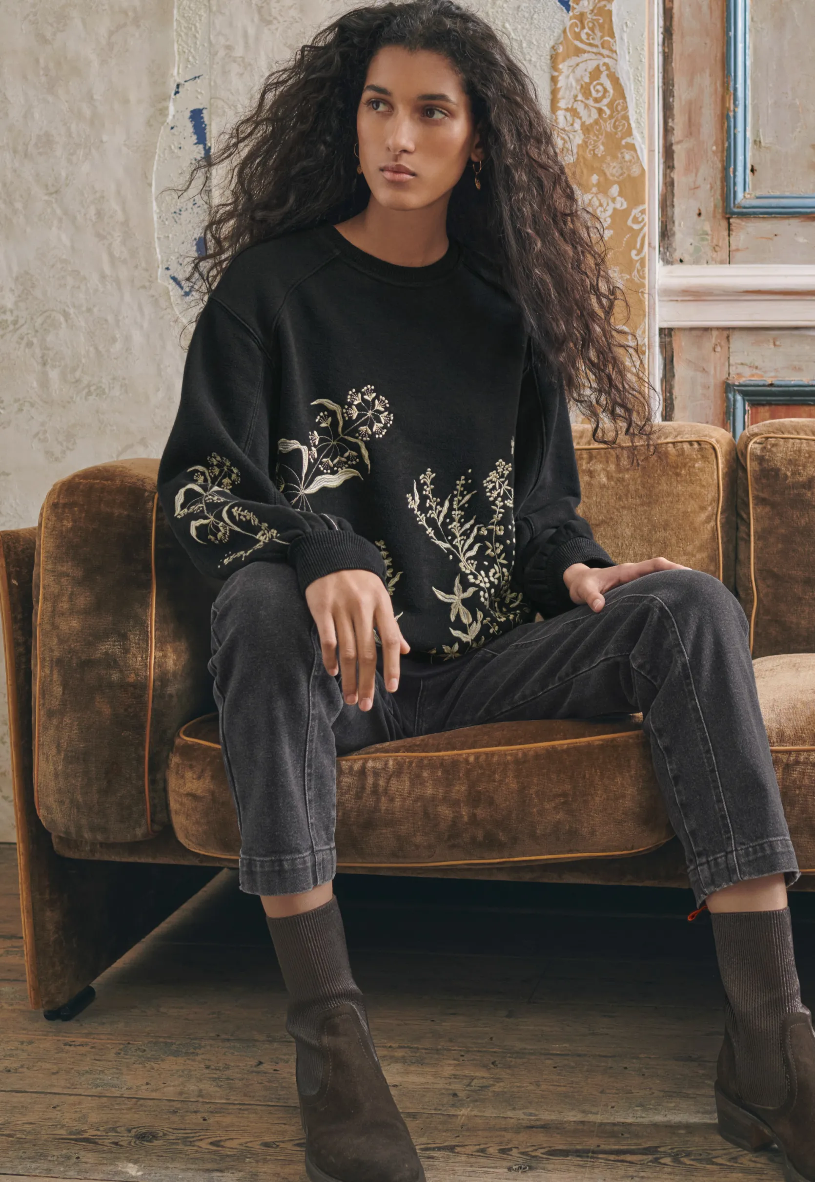 embroidered_sweatshirt_1-2.webp Women Wrap London Jersey Tops*Embroidered Sweatshirt