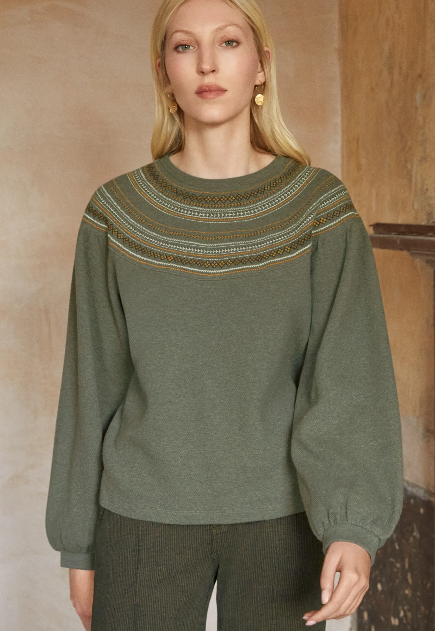 embroidered_sweatshirt_1-3.webp Women Wrap London Jersey Tops*Embroidered Sweatshirt