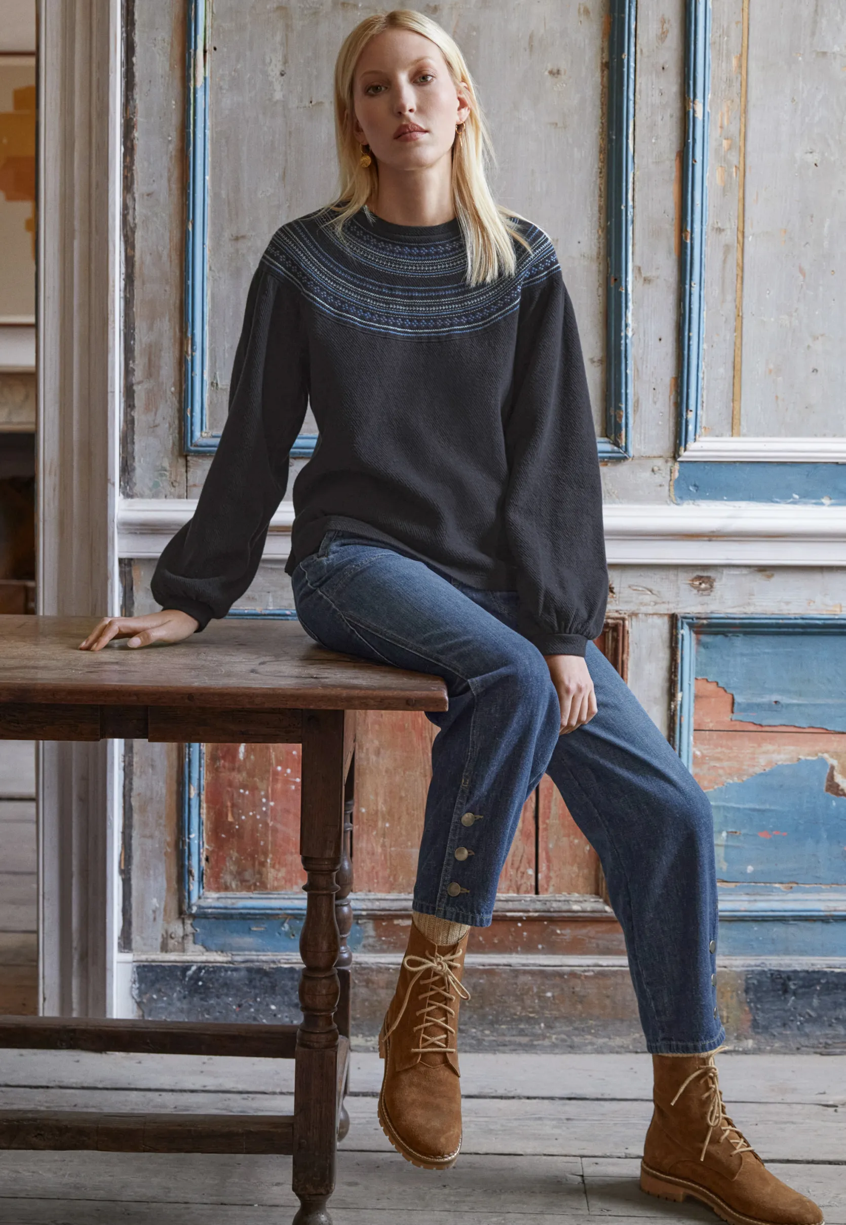 embroidered_sweatshirt_2-1.webp Women Wrap London Jersey Tops*Embroidered Sweatshirt