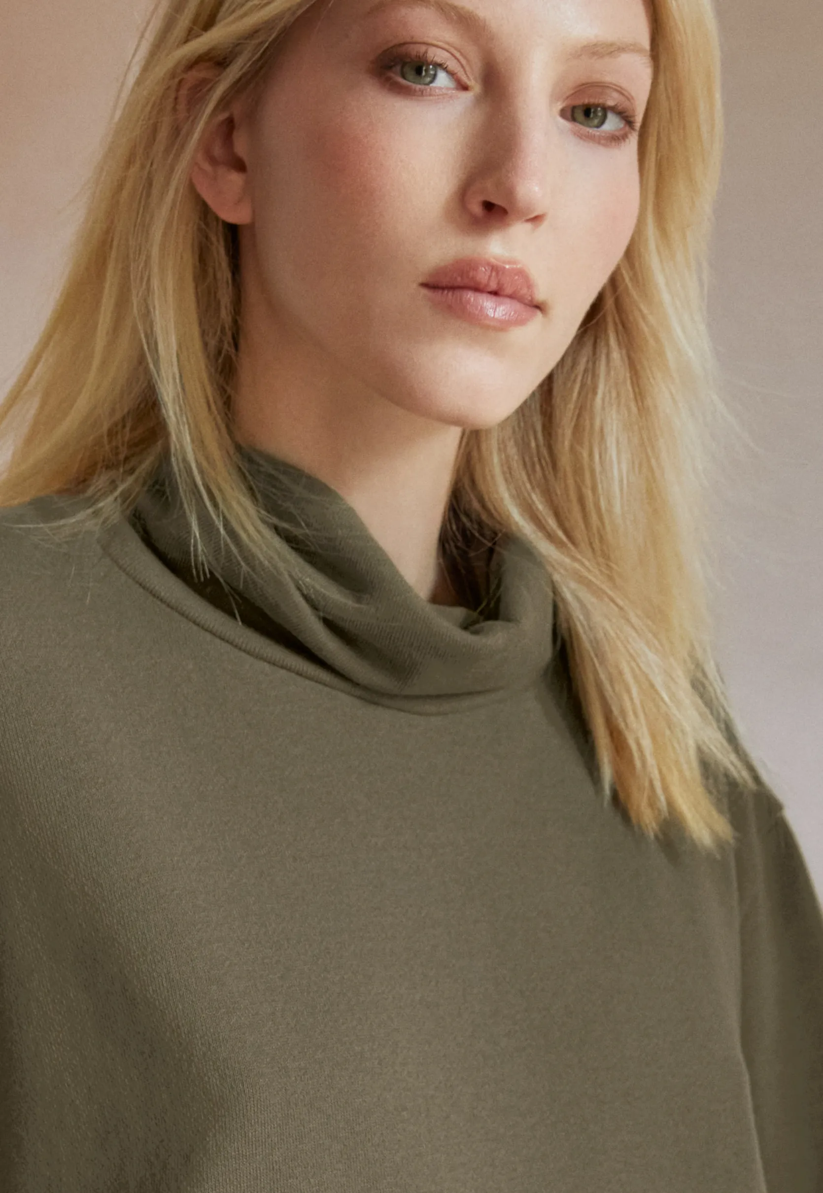 funnelneck_sweatshirt_1-1.webp Women Wrap London Jersey Tops*Funnel-Neck Sweatshirt