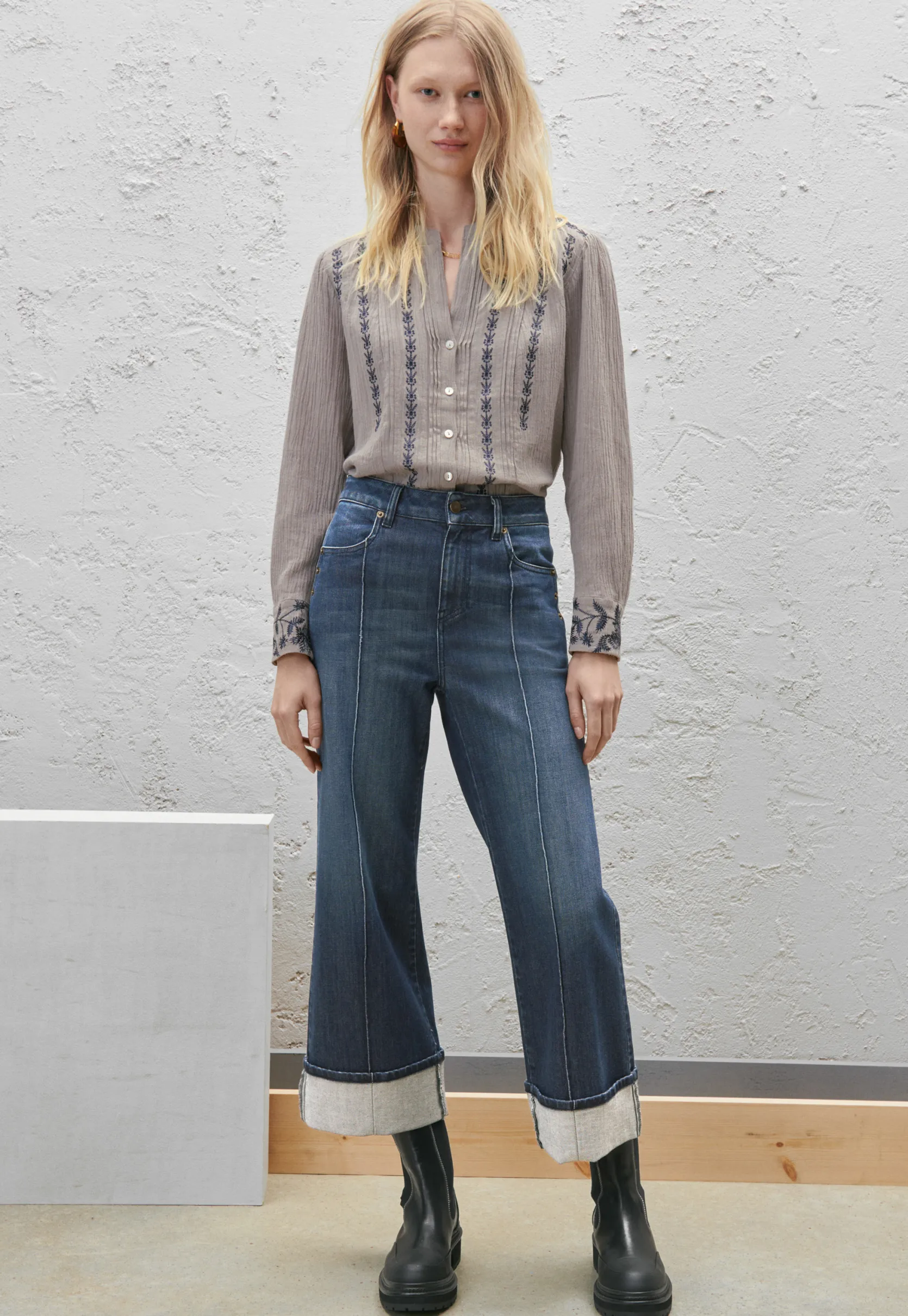 straight_turneduphem_jean_3.webp Women Wrap London Jeans & Trousers*Straight Turned-Up-Hem Jeans